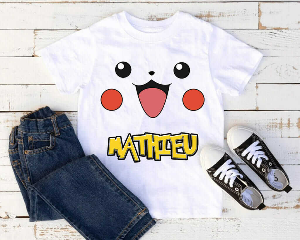 T-shirt visage Pikachu avec prénom